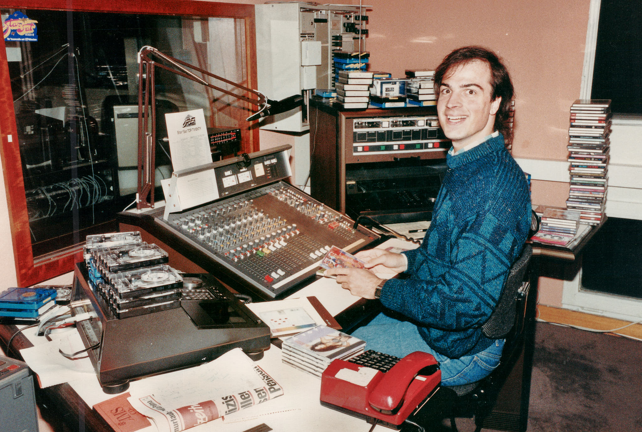 StarSat-Studio Hohenzollernstraße ca. 1988 Matthias im Star*Sat-Radio-Studio in der Hohenzollernstraße in München, ca. 1988